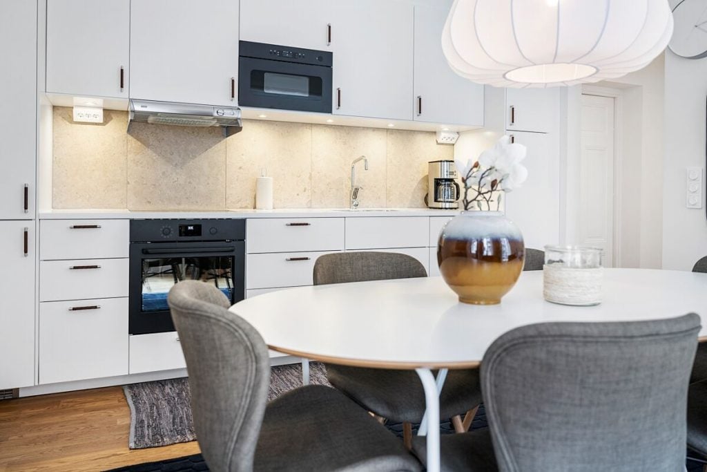 Kitchen and dining table in Sveavagen Haymarket Apartments in Stockholm